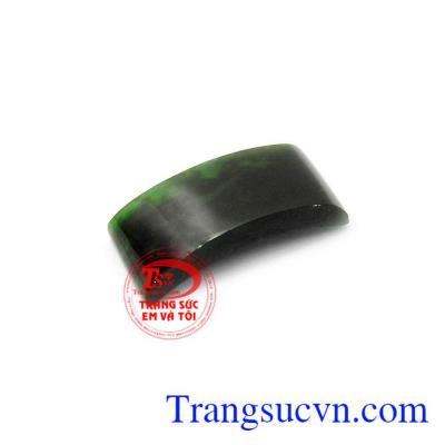 Mặt ngọc cẩm thạch yên ngựa phú quý được dùng rất nhiều trong việc chế tác ra các sản phẩm mang giá trị cao