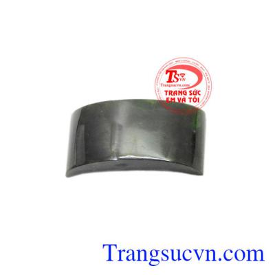 Ngọc cẩm thạch được tin nhiệm như một lá bùa bình an mang lại may mắn, sức khỏe cho người dùng