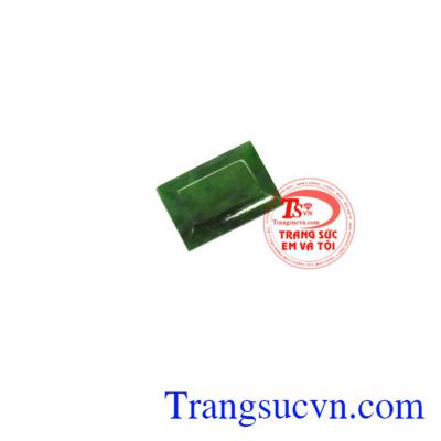 Từ xưa đến nay ngọc cẩm thach luôn được yêu thích bởi đeo ngọc trên người tốt cho vận khí, tốt cho sức khỏe, tốt cho tiền tài