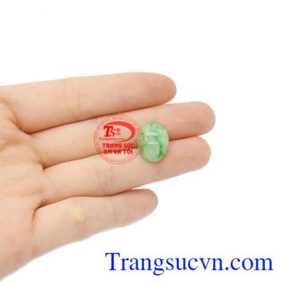 Mặt ngọc Jaddeite thiên nhiên bền đẹp, chất lượng, màu sắc tươi sáng.