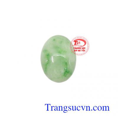 Mặt ngọc Jaddeite thiên nhiên là sản phẩm đang được nhiều người ưu chuộng và yêu thích.