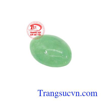 Với thiết kế trang nhã, Mặt ngọc Jadeite có thể bọc vàng hoặc bạc làm mặt nhẫn hoặc mặt dây chuyền,Mặt ngọc Jadeite an lành
