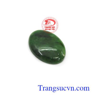 Mặt ngọc Jadeite an yên phù hợp làm mặt dây, mặt nhẫn đeo sang trọng và phong thủy