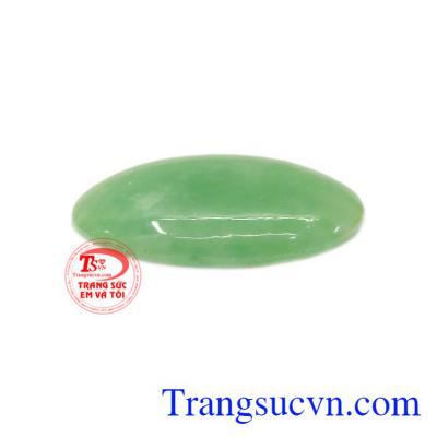 Mặt ngọc Jadeite chất lượng có thể được dùng làm mặt dây chuyền.