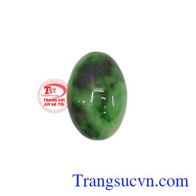 Mặt ngọc Jadeite Chiêu Lộc là sản phẩm ngọc cẩm thạch đẹp, mang lại nhiều may mắn cho người đeo.