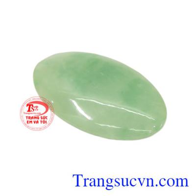 Mặt ngọc Jadeite Phúc Khí có thể ổn định huyết áp, điều hòa cân bằng cảm xúc cho những người sở hữu nó.