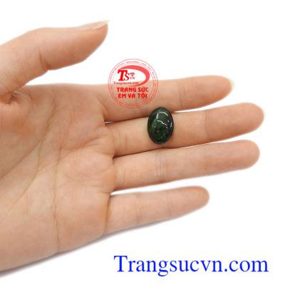 Mặt ngọc phỉ thúy thiên nhiên còn giúp người đeo giảm căng thẳng, mệt mỏi, mang lại sự thư giãn và bình an trong tâm hồn Mặt ngọc phỉ thúy cát khí