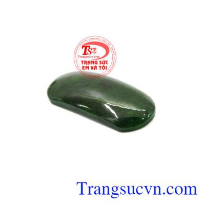 Ngọc phỉ thúy giúp giải tỏa căng thẳng, xua tan mệt mỏi và rất hữu ích trong việc hạ sốt