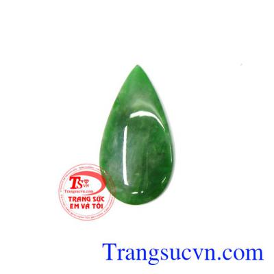 Mặt ngọc phỉ thúy giọt nước được dùng trong chế tác mặt dây, bạn có thể thỏa sức lựa chọn mặt đá phù hợp để đặt riêng mẫu trang sức độc đáo cho riêng mình.