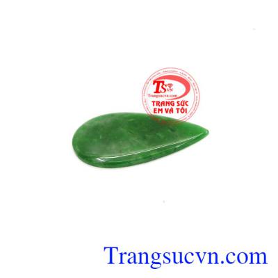 Mặt ngọc phỉ thúy giọt nước rất phù hợp làm quà tặng người phụ nữ thân yêu nhân dịp đặc biệt