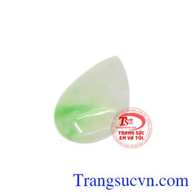 Mặt ngọc phỉ thúy sương mai phù hợp với tất cả các mệnh