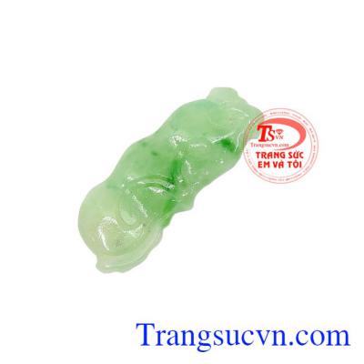 Mặt ngọc quả đậu may mắn được chế tác từ ngọc cẩm thạch thiên nhiên, sản phẩm có thể bọc vàng làm trang sức