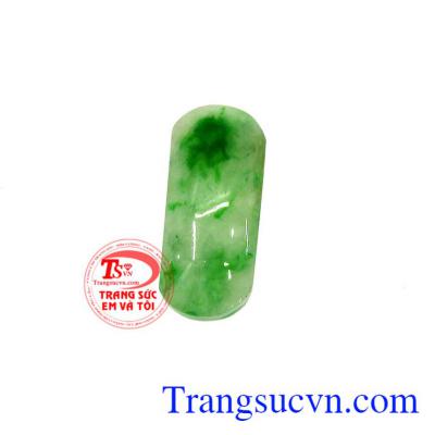 Người xưa cho rằng, đeo ngọc trên người tốt cho vận khí, tốt cho sức khỏe, tốt cho tiền tài
