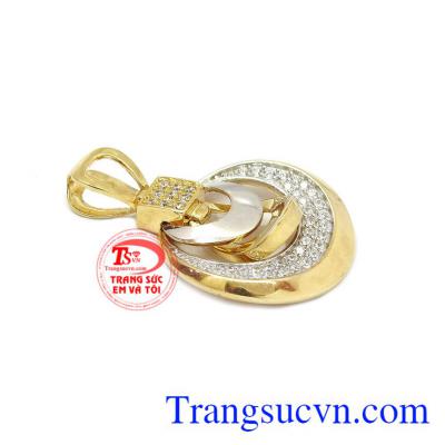 Chiếc Mặt nữ đẳng cấp vàng một trong những chiếc mặt dây chuyền nữ vàng tây đẹp. Mặt nữ đẳng cấp vàng