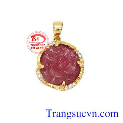 Mặt nữ ruby nụ hồng tình yêu