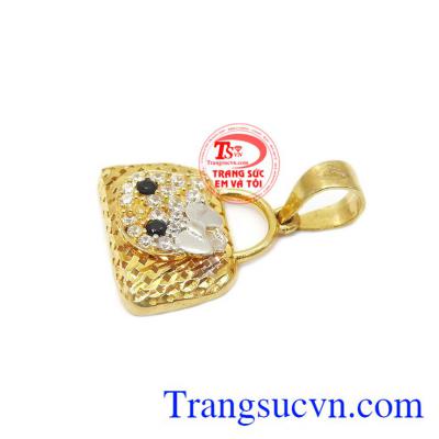 Sản phẩm chế tác từ vàng tây 10k sáng bóng, bền đẹp. Mặt nữ vàng kitty