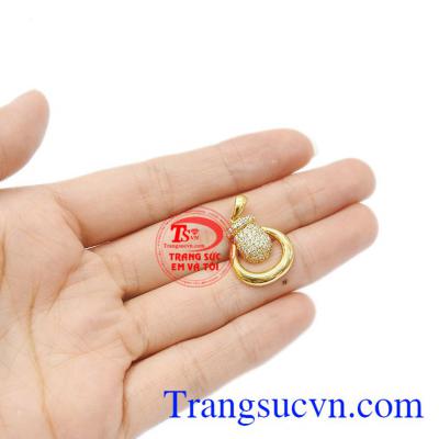Trang sức nữ đẹp. Mặt nữ vàng tây