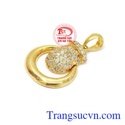 Sản phẩm chế tác từ vàng 10k bền đẹp, sáng bóng. Mặt nữ vàng tây