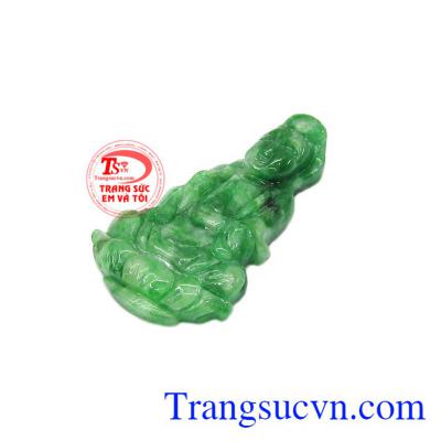 Trong phong thủy hình ảnh Quan Âm tượng trưng cho điềm lành, lòng từ bi, bác ái, giải trừ tai ách cho gia chủ,Mặt phật bà Jadeite an yên