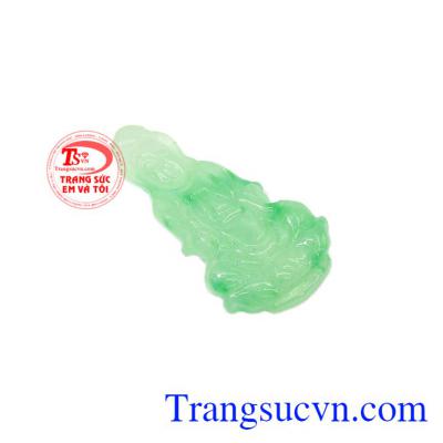 Mặt phật bà Jadeite đẹp có thể bọc vàng hoặc bạc làm mặt dây và tăng sự bền đẹp,Mặt phật bà Jadeite đẹp