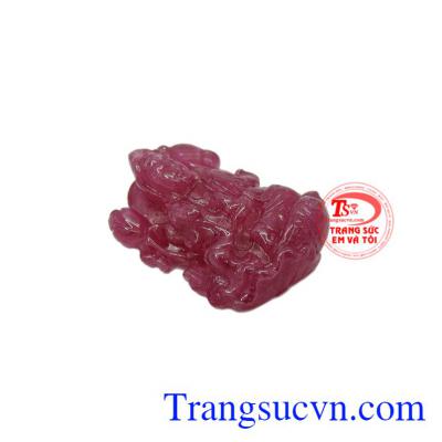 Mặt phật bà Ruby từ bi mang lại may mắn, bình an trong cuộc sống.