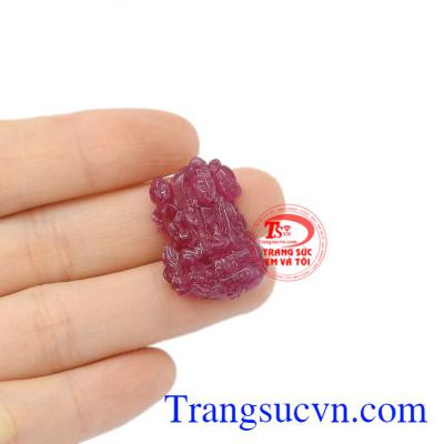 Mặt phật bà Ruby từ bi.