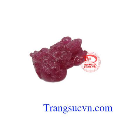 Mặt phật bà Ruby từ bi giúp xua đuổi những điềm xấu, mang lại điềm lành cho gia chủ.