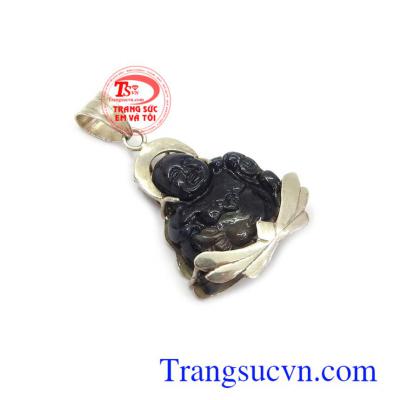 Mặt phật đá thiên thạch tôn lên sự sang trọng, tinh tế và đẳng cấp cho người đeo