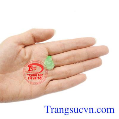 Mặt phật di lặc cẩm thạch nhỏ xinh thích hợp với những chị em mảnh mai, thích phong cách trang nhã, thanh lịch.