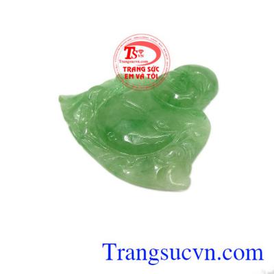 Mặt phật di lặc cẩm thạch phúc lộc thường mang theo một túi vải chứa nhiều ngân lượng với ý nghĩa mang lại phú quý, tiền tài cho gia chủ