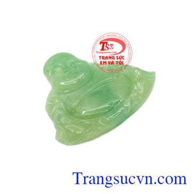 Mặt phật di lặc cẩm thạch tài lộc tạo điểm nhấn cho bộ trang phục, tạo phong thái đẳng cấp, quyền quý cho người sử dụng