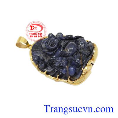 Mặt phật Di lặc đá quý sapphire may mắn mang lại những điều tốt đẹp về phong thủy cho người đeo.
