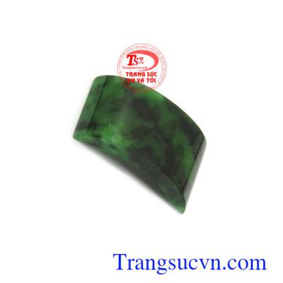 Mặt phỉ thúy yên ngựa may mắn là biểu tượng của thành công và may mắn