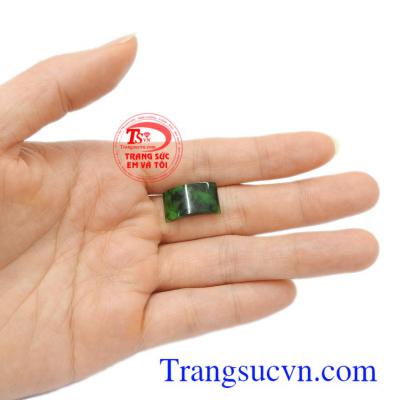 mặt ngọc phỉ thúy cẩm thạch màu sắc tươi sáng, kiểu dáng độc đáo
