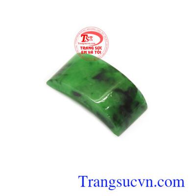 Mặt phỉ thúy yên ngựa thành công phù hợp làm mặt nhẫn, hoa tai đeo thời trang và phong thủy