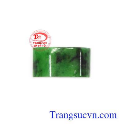 Mặt phỉ thúy yên ngựa thành công là biểu tượng cửa may mắn và thành công, rất được mọi người ưa chuộng