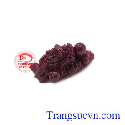 Rồng là biểu tượng của hoàng đế, tượng trưng thiên mệnh cao cả, tối thượng.