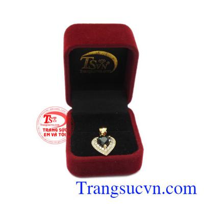 Sản phẩm thích hợp làm quà tặng cho người phụ nữ của bạn. Mặt trái tim sapphir thiên nhiên
