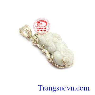 Mặt tỳ hưu cõng tiền ngọc jadeite phù hợp nhiều loại dây chuyền khác nhau