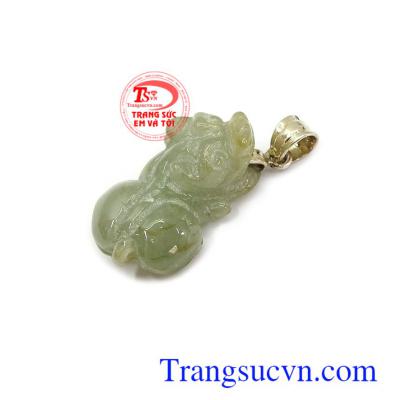 Mặt dây tỳ hưu cẩm thạch thiên nhiên móc bạc rất được nhiều người ưa chuộng