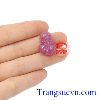 Đây là món quà ý nghĩa dành cho người thân, bạn bè. Mặt tỳ hưu ruby tài lộc