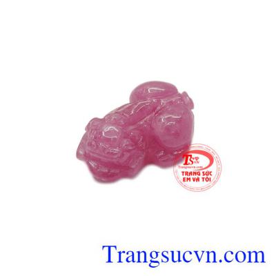 Mặt tỳ hưu ruby tài lộc có thể làm mặt nhẫn bọc vàng.