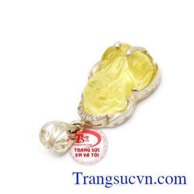 Thạch anh là loại đá mang nguồn năng lượng lớn giúp chủ nhân hấp thụ được phúc khí từ loại đá mang đầy tài lộc