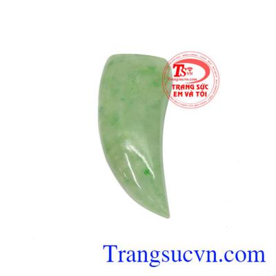 Móng ngọc cẩm thạch đại cát có thể mang đến tiền tài, vận khí, sức khỏe, may mắn cho người đeo, Màu xanh của đá mang lại sự tươi mát, nhẹ nhàng, thoải mái có người nhìn