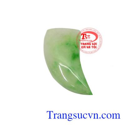 Ngọc cẩm thạch được tích tụ những tinh hoa quý báu nhất của trời đất, mang những sức mạnh của thiên nhiên