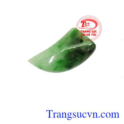 Cẩm thạch được coi là một loại "Ngọc", người xưa quan niệm có thể mang đến cho người đeo sự may mắn, sức khỏe và tài lộc