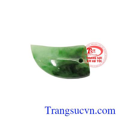 Móng ngọc cẩm thạch đẹp được chế tác hình móng đeo sang trọng, mạnh mẽ
