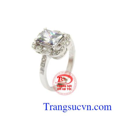 Nhẫn bạc đá quý đẹp TSVN được chế tác từ bạc 925 bền đẹp, chắc chắn.