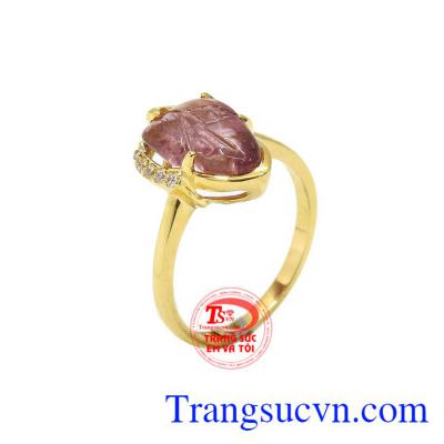 Nhẫn chiếc lá tourmalin thiên nhiên được chế tác từ đá tourmalin, vàng tây 14k và đá cz.