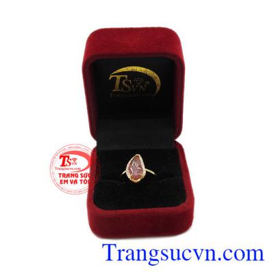 Sản phẩm bảo hành uy tín, giao hàng toàn quốc. Nhẫn chiếc lá tourmalin xinh xắn.